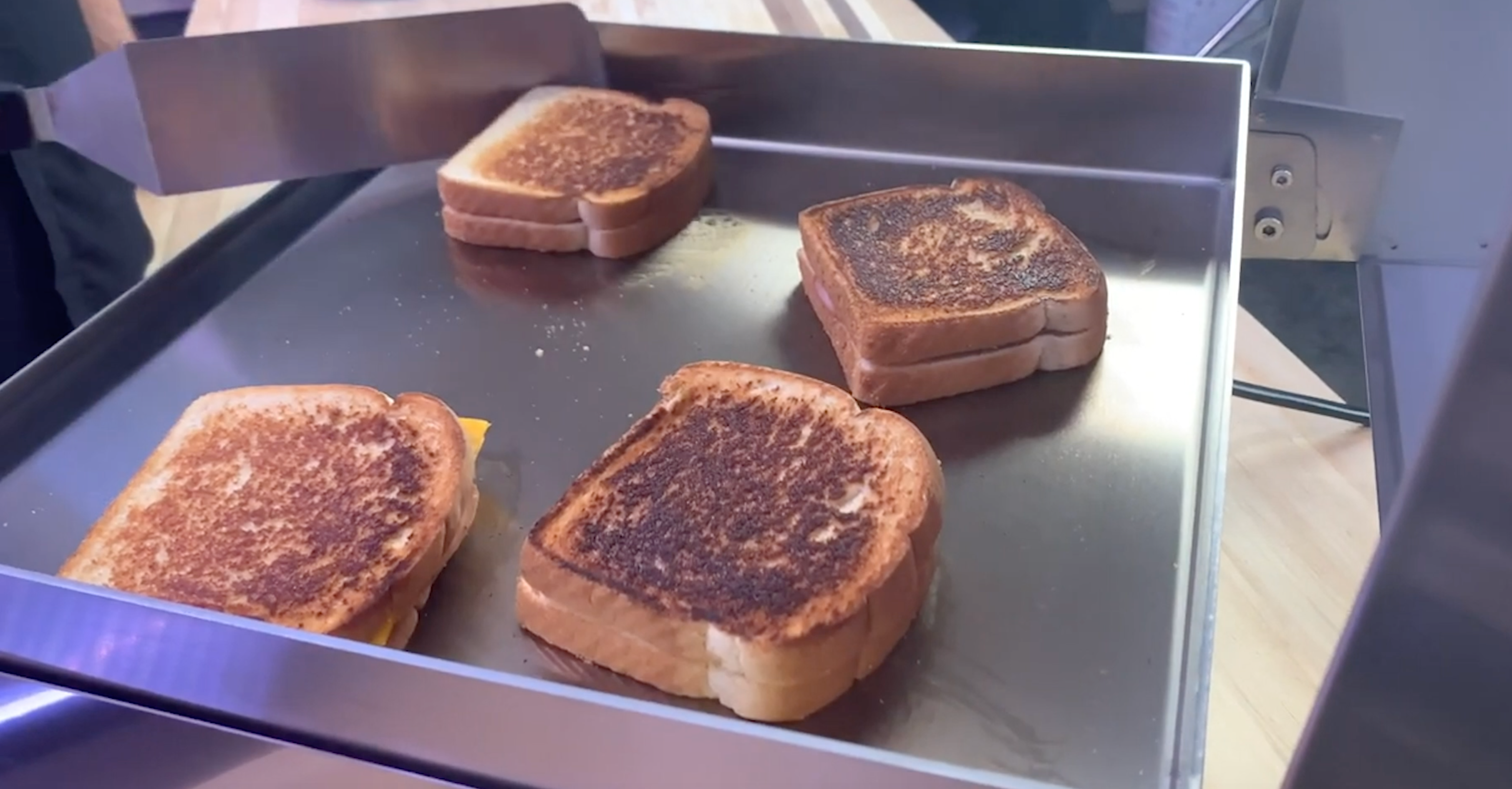 Le Griddle - The Wee Electric Griddle-United Backyard