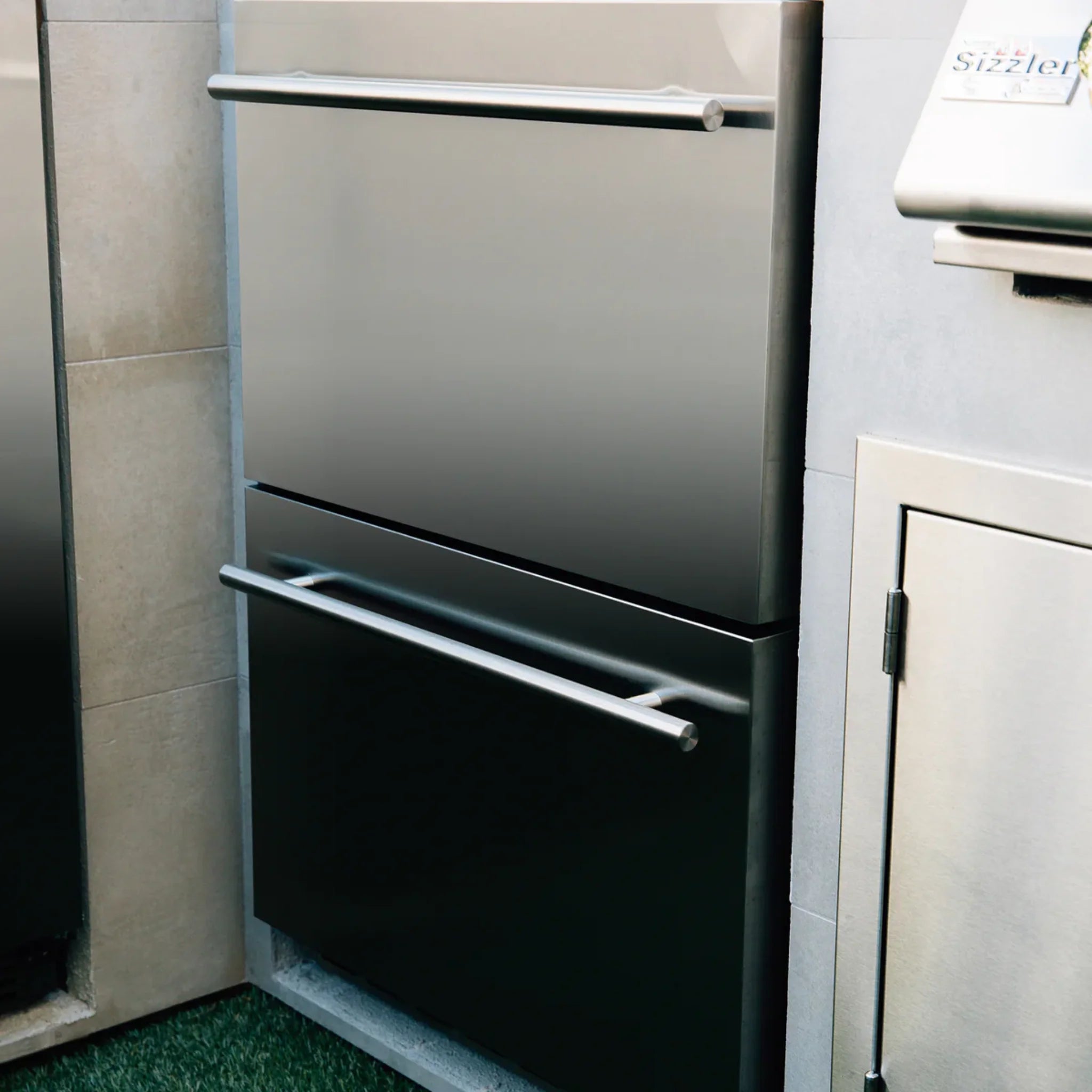 Summerset - 24" 5.01C Deluxe Outdoor Rated 2-Drawer Refridgerator-United Backyard