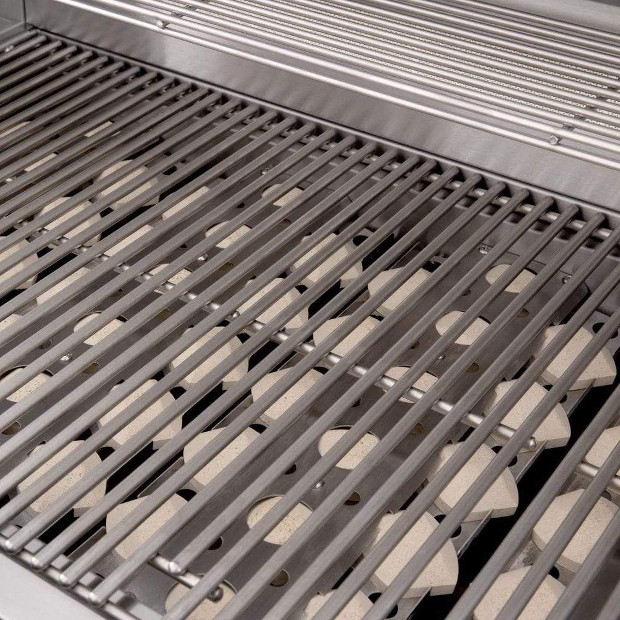Summerset - Sizzler 32" 4-Burner Built-in Gas Grill-United Backyard
